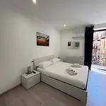 Casa Marina La Terrazza Sul Mare 4* チェファル