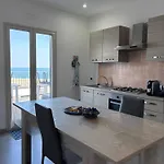 Casa Marina La Terrazza Sul Mare 4* チェファル