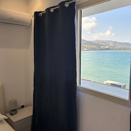 Casa Marina La Terrazza Sul Mare Bed and breakfast 4*