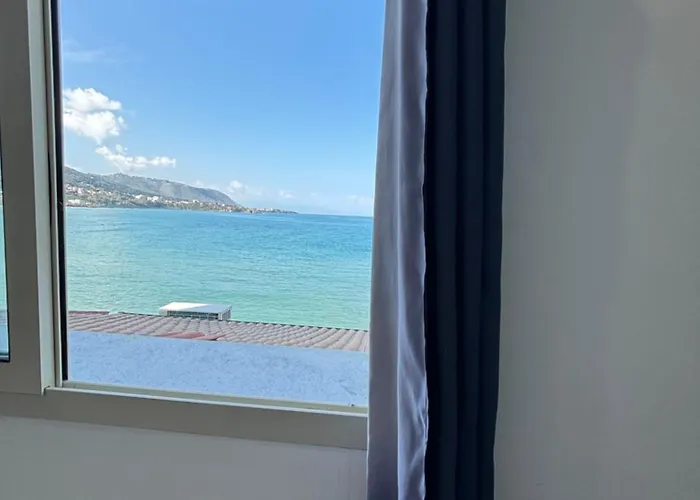 住宿加早餐酒店 Casa Marina La Terrazza Sul Mare