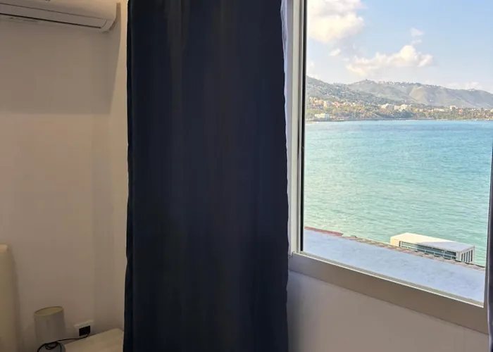 Casa Marina La Terrazza Sul Mare 住宿加早餐酒店 4*