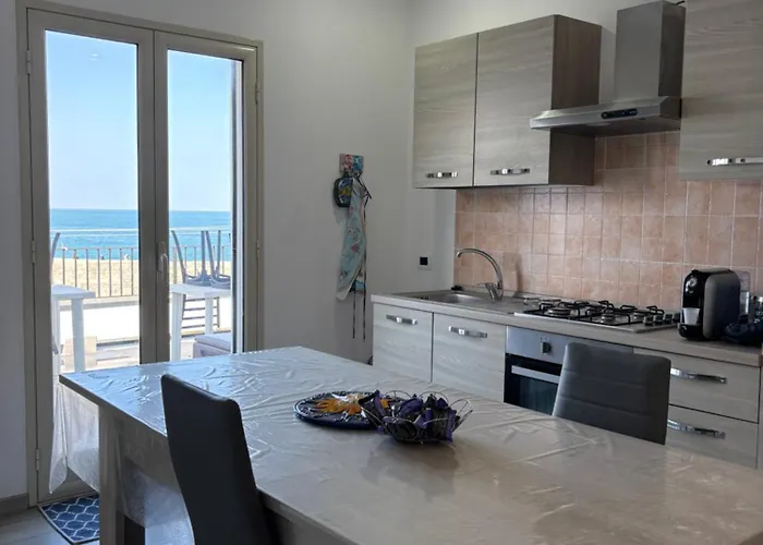 Casa Marina La Terrazza Sul Mare 4* 切法卢